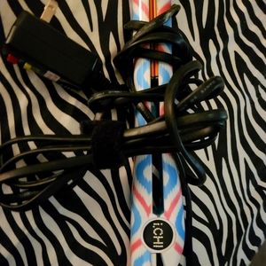 Hair straightener w/ accessory bag